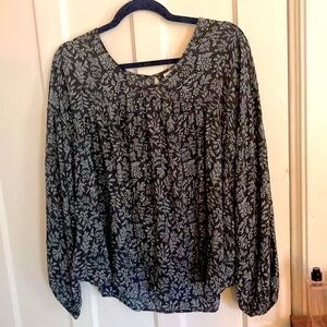 Old Navy Blue and white lightweight, airy top - L